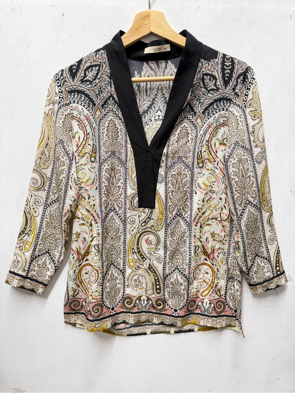 Etro Black and Cream Paisley V-Neck Top - Picture 1 of 8